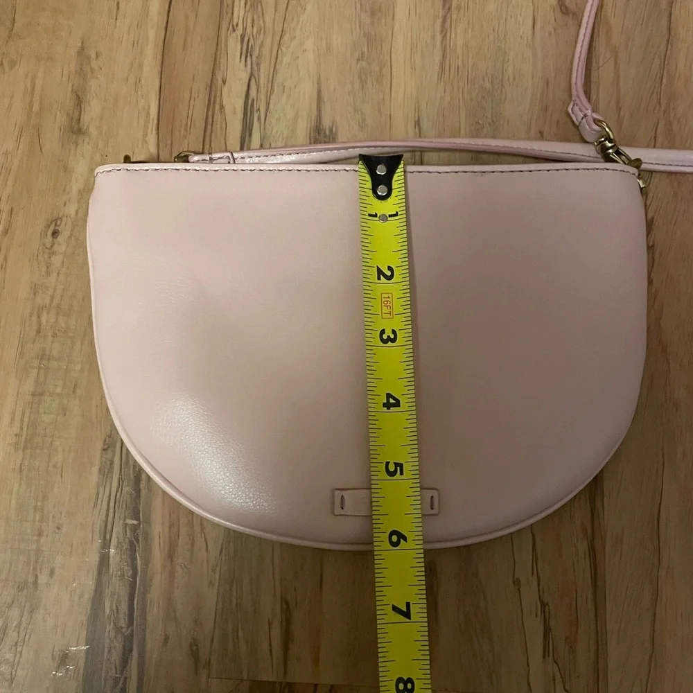 Fossil Light Pink Crossbody Bag with zipper closure - Picture 2 of 11